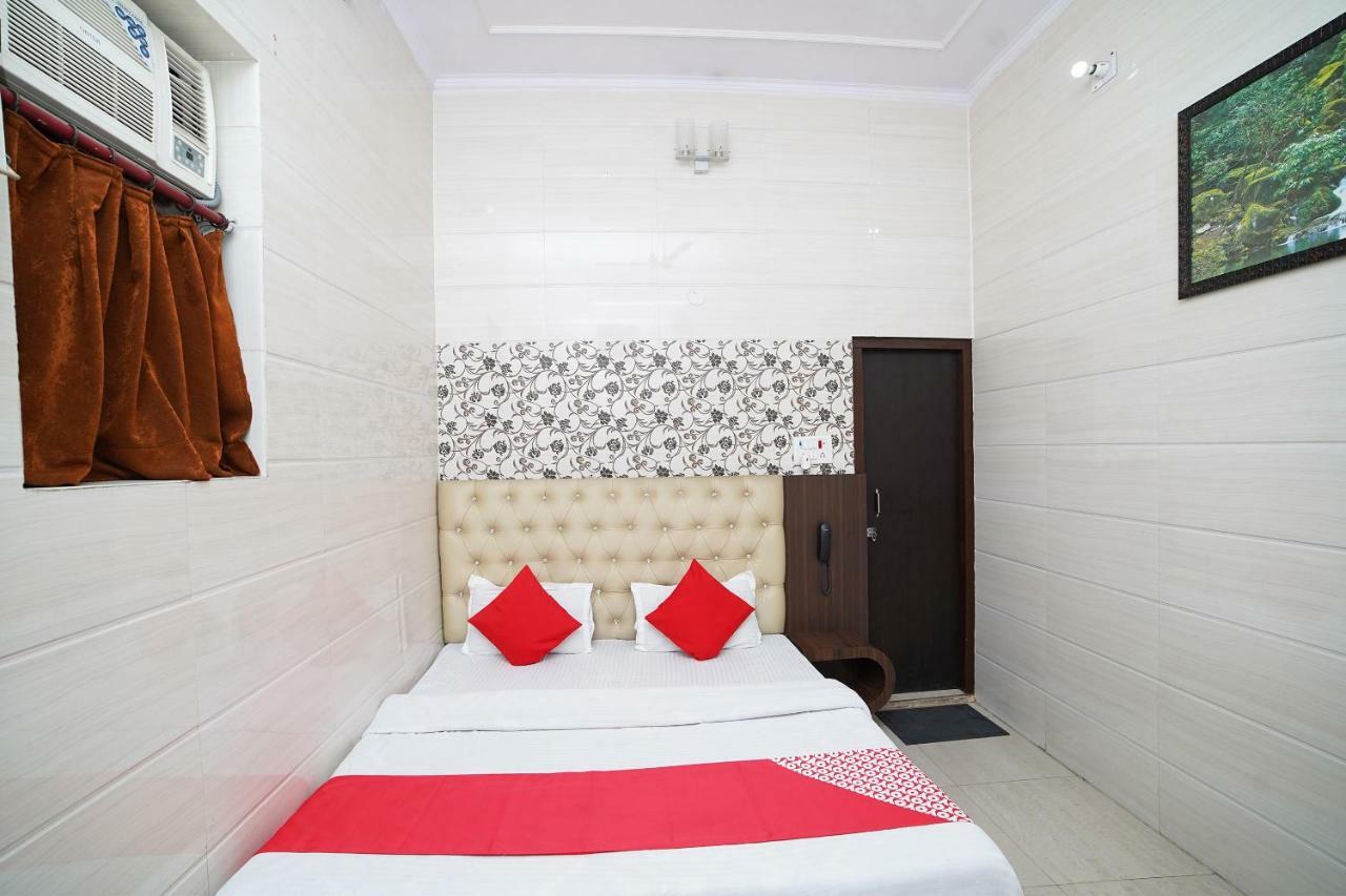 Oyo 39543 Hotel Kk Pantnagar Buitenkant foto