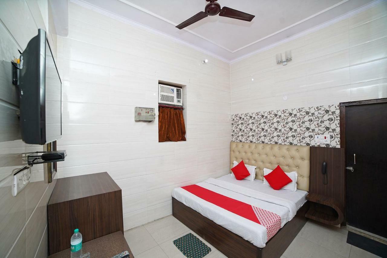 Oyo 39543 Hotel Kk Pantnagar Buitenkant foto
